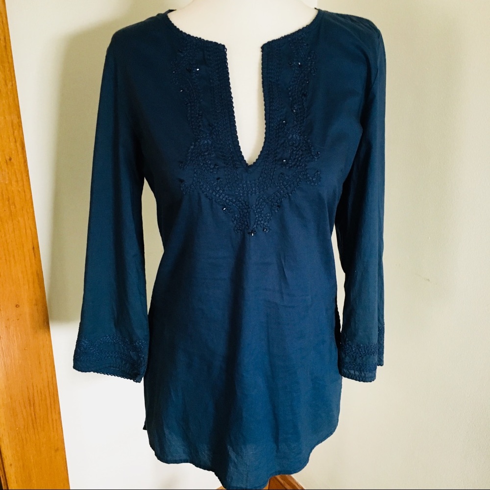 Gorgeous embroidered blue top New York & Company